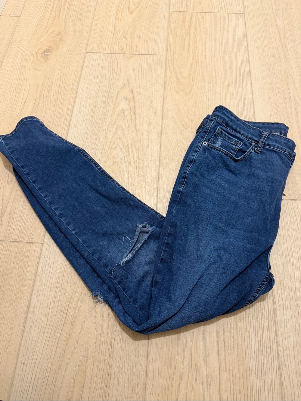 Mid-Rise Blue Skinny Jeans with Subtle Distressing
